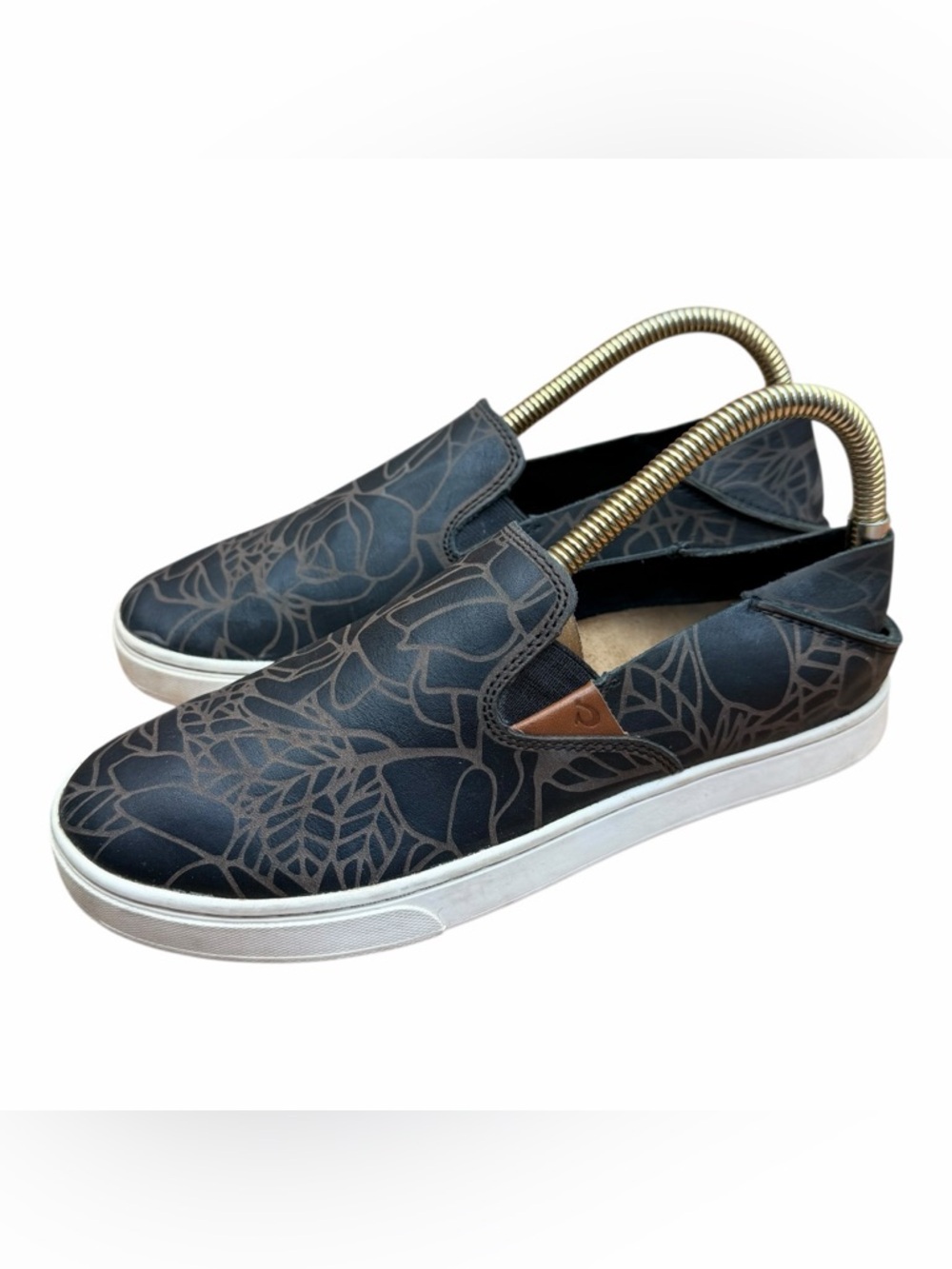 OluKai PEHUEA LAU women size 8.5 Leather Slip onBlack or Paprika sneakers